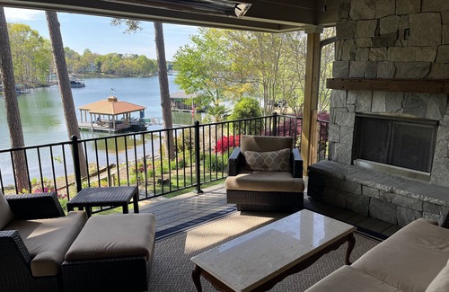 Seneca House | Enjoy Paradise on Lake Keoween