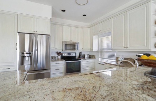 Falcons Glen House | Enjoy Players Club Access in this Luxurious Naples Golf Course Home.