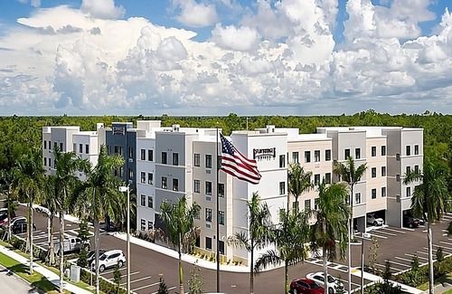 Naples Apartment | Enjoy Poolside Cocktails and BBQ at Cozy Studio Near Marco Island - Moments Away