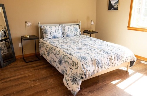 Saginaw Other | Enjoy REAL Oregon: Nature and beauty at your serene modern farmhouse.