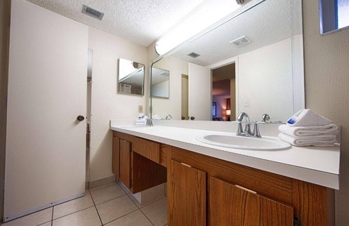 Moorings Hotel | Enjoy Relaxation at Naples Room Near Cambier Park