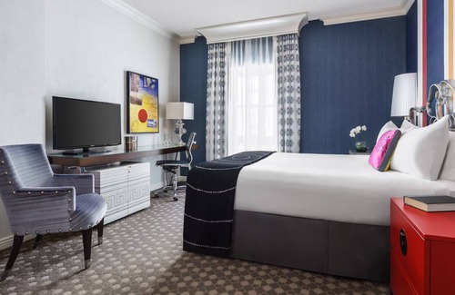Inner Richmond House | Enjoy Romantic Getaway at French-Style Room w/Cozy Ambience & Central Location