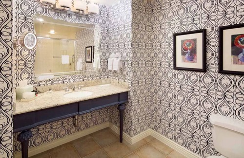 Inner Richmond House | Enjoy Romantic Getaway at French-Style Room w/Cozy Ambience & Central Location