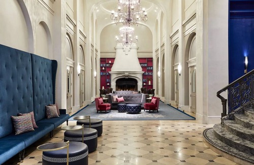 Inner Richmond House | Enjoy Romantic Getaway at French-Style Room w/Cozy Ambience & Central Location