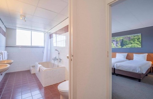 Waalwijk Hotel | Enjoy Scenic Escape: Close to Efteling Theme Park & Naturemuseum Brabant