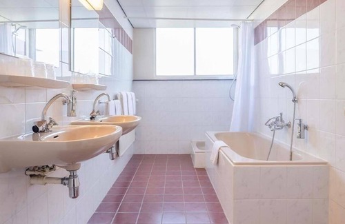 Waalwijk Hotel | Enjoy Scenic Escape: Close to Efteling Theme Park & Naturemuseum Brabant