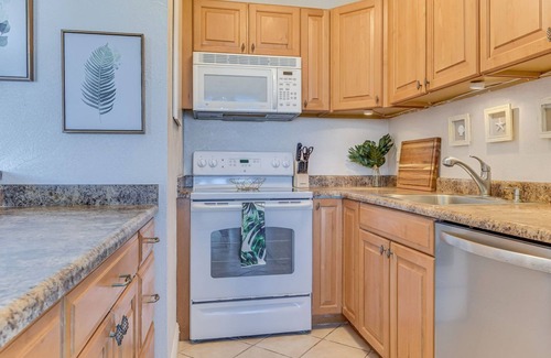 Kihei Condo | Enjoy Stunning Ocean Views From Living Room & Lanai, Bright Beautiful Condo