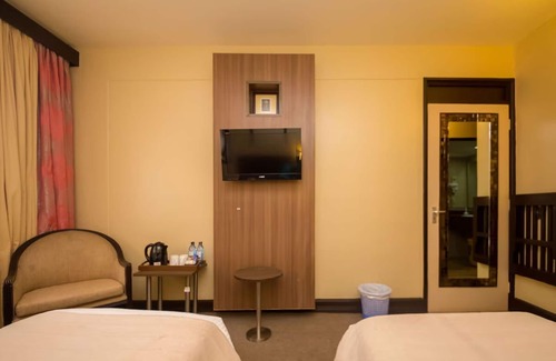 Nairobi Hotel | Enjoy Stunning Pool and Serene Ambiance at Room in Hurlingham Neighborhood