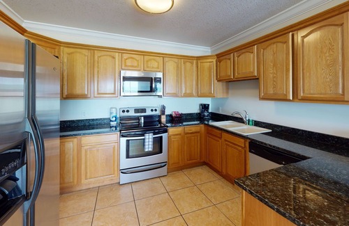 Crystal Harbour Apartment | Enjoy Stunning Views! Full Kitchen, Outdoor Pool, Pet-friendly!