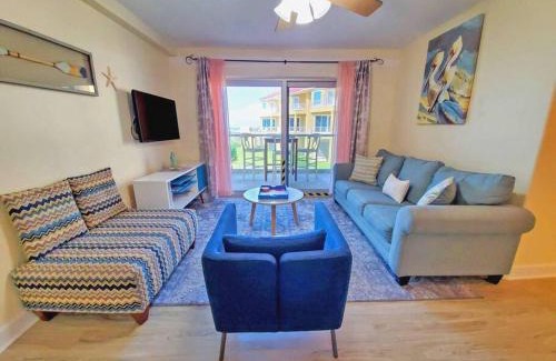 Pensacola Beach House | Enjoy Sunsets at Fully Equipped 2BR Condo on Beach