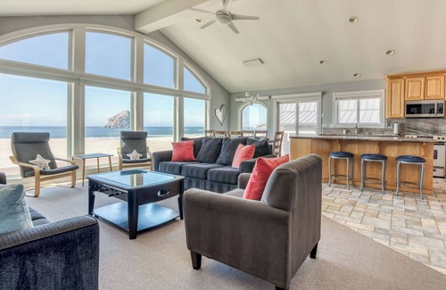 Kiwanda Shores House | Enjoy surf or sunset in the Hot Tub at this Beachfront Home in a Gated Community