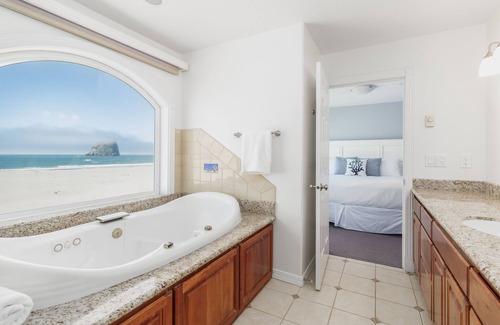 Kiwanda Shores House | Enjoy surf or sunset in the Hot Tub at this Beachfront Home in a Gated Community