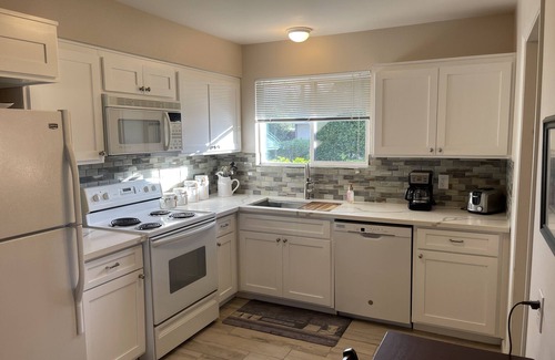 Sun City House | Enjoy the abundant AZ sunshine and sleep like royalty at night!