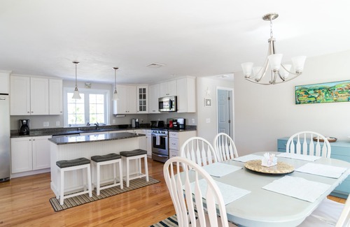 Cedar Bushes House | Enjoy the beach and all that Plymouth has to offer in luxury anytime of year!