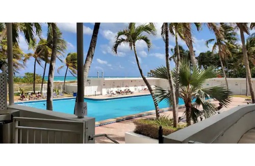 Mid Beach Apartment | Enjoy the Beach and Miami Lifestyle, Ocean font Studio