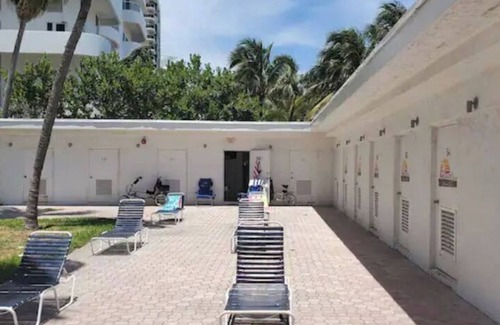 Mid Beach Apartment | Enjoy the Beach and Miami Lifestyle, Ocean font Studio