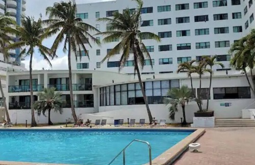 Mid Beach Apartment | Enjoy the Beach and Miami Lifestyle, Ocean font Studio