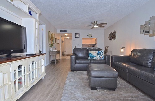 Siesta Key Condo | Enjoy the Beach & the Bay! Sensational Condo & Fantastic Amenities at Palm Bay Club 335