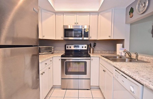 Siesta Key Condo | Enjoy the Beach & the Bay! Sensational Condo & Fantastic Amenities at Palm Bay Club 335