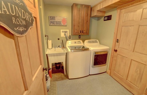 Ellicottville Ski Chalet | Enjoy the breathtaking sites of Ellicottville, N.Y in this beautiful chalet on a perfect mountain escape.