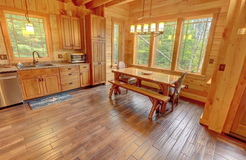 Ellicottville Ski Chalet | Enjoy the breathtaking sites of Ellicottville, N.Y in this beautiful chalet on a perfect mountain escape.
