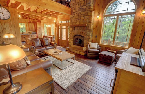 Ellicottville Ski Chalet | Enjoy the breathtaking sites of Ellicottville, N.Y in this beautiful chalet on a perfect mountain escape.