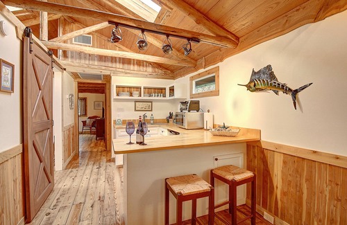 Old Town Cottage | Enjoy the breeze at Nine Palms Cottage