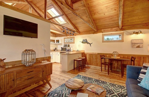Old Town Cottage | Enjoy the breeze at Nine Palms Cottage