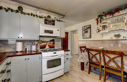 Meridian House | ENJOY THE HISTORY, NOSTALGIA AND CULTURE OF OLD TOWN MERIDIAN