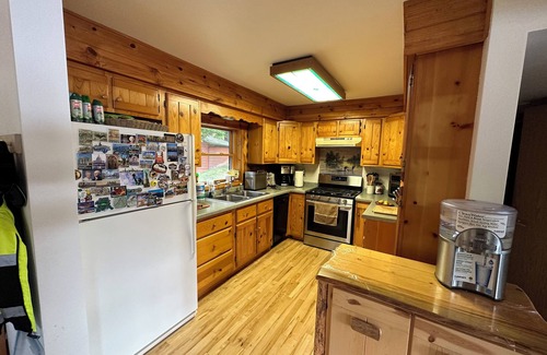 National Mine Cabin | Enjoy the lake, walk in the forest, s’mores on the fire pit and deer visits.