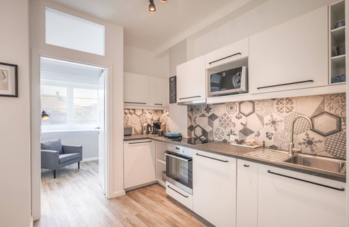 Istvanmezo Apartment | Enjoy the large terrace of your new apartment near the City Park!