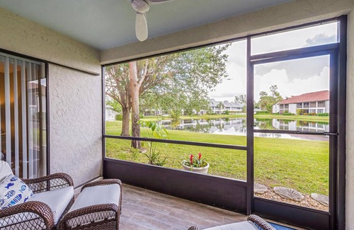 Central Naples Condo | Enjoy the Naples paradise in a charming coastal apartment