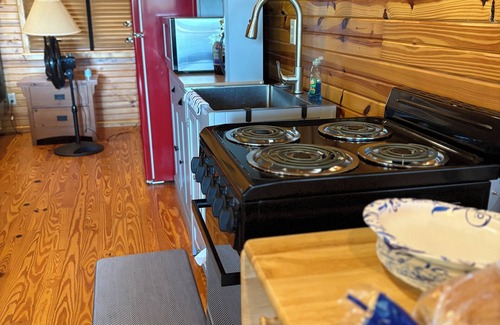 Pleasant Grove Cabin | Enjoy the new hot tub and cozy cabin in the Ozarks