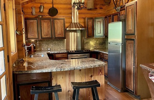 Moose Wilson Road Cabin | Enjoy the 'Old West' in Our Wonderful Log Home .nn