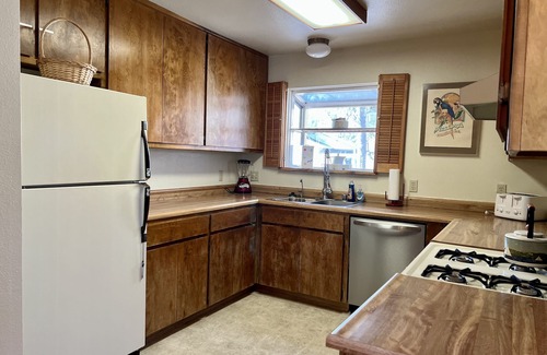 Oak Shores House | Enjoy the outdoors with home so close to the miniature golf course in Oak Shores