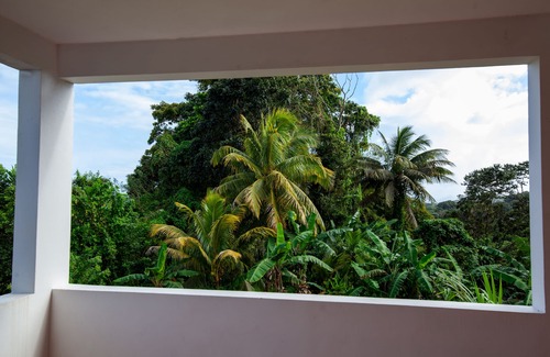 Gros-Morne Villa | Enjoy the peace and quiet of nature in this fresh, bright villa.