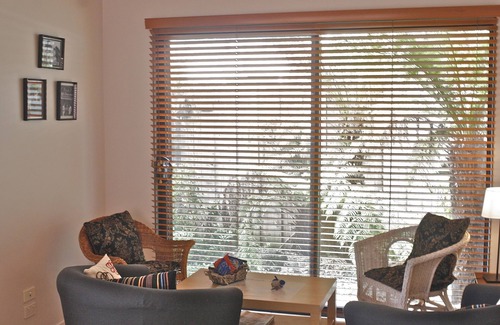 Cowes House | Enjoy the peace of a garden courtyard - 10 minutes to the BEACH!
