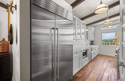 Fallbrook House | Enjoy the peaceful and relaxing time at windmill winery house!