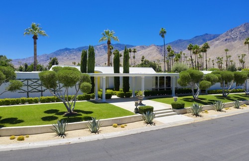 Indian Canyon House | ENJOY THE QUINTESSENTIAL PALM SPRINGS EXPERIENCE AT THE ICONIC LEAR HOUSE