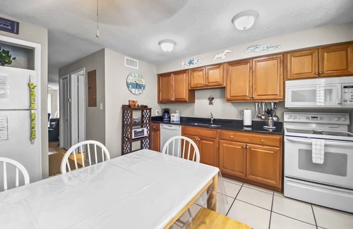 Siesta Key Condo | Enjoy the Siesta Key Beach Life to the fullest! Beach AND Pool Access