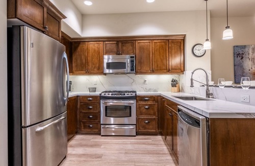 Woodwinds House | Enjoy the Summer in Mammoth Lakes! Townhome with 2 Private Decks, Hot Tub, Fireplace and Grill!