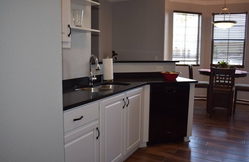 Gilbert Condo | ENJOY THE SUN IN A RESORT STYLE COMMUNITY