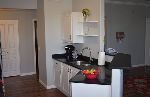 Gilbert Condo | ENJOY THE SUN IN A RESORT STYLE COMMUNITY
