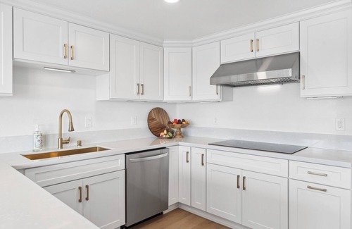 San Clemente House | Enjoy the Sunset and Ocean Views in this Designer Vacation Home with Privacy.