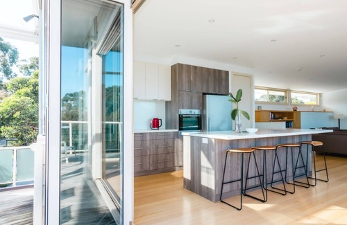 Somers House | Enjoy the unique position of this property, offering bay glimpses, 200 meter to access the beach