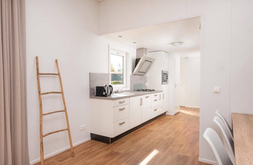 Zuna Cabin | Enjoy the view over the water in this luxury cottage and you can bring 5 people!