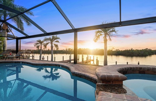 Pelican House | Enjoy the view to the nature reserve from your private pool & spa at Villa Amara