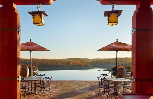Ridgedale Apartment | Enjoy the views of Table Rock Lake in this 2BD resort condo