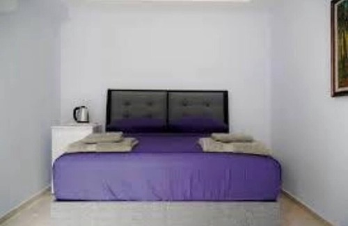 Las Vegas Apartment | Enjoy this 1200 square foot Man cave with recording studio , full bar , sleeps 6