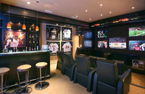 Las Vegas Apartment | Enjoy this 1200 square foot Man cave with recording studio , full bar , sleeps 6